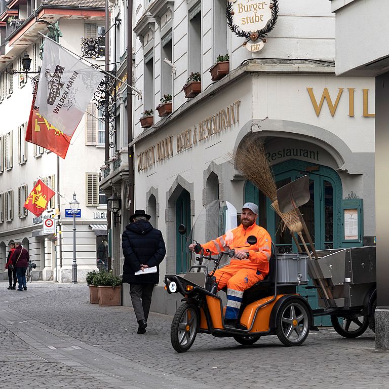 KYBURZ DXS in Fahrt in der Altstadt von Luzern