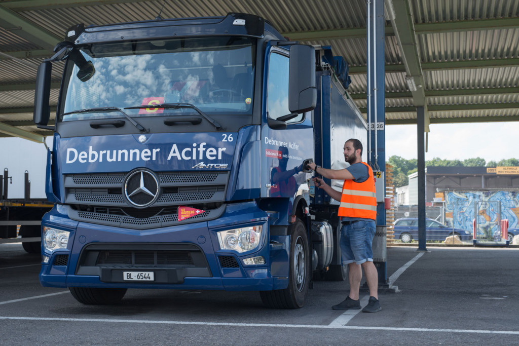 Debrunner Acifer Lastwagen Mit Fleet Management Hardware von KYBURZ