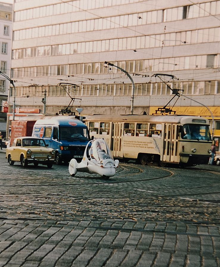In autumn 1992 during a race from the former GDR to Berlin. The Cheetah stands next to an old tram