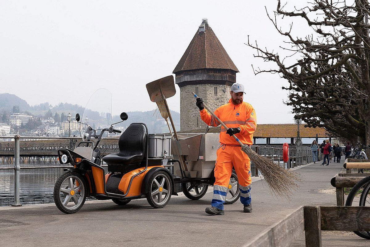 KYBURZ DXS à la voirie de Lucerne - Nettoyage des routes