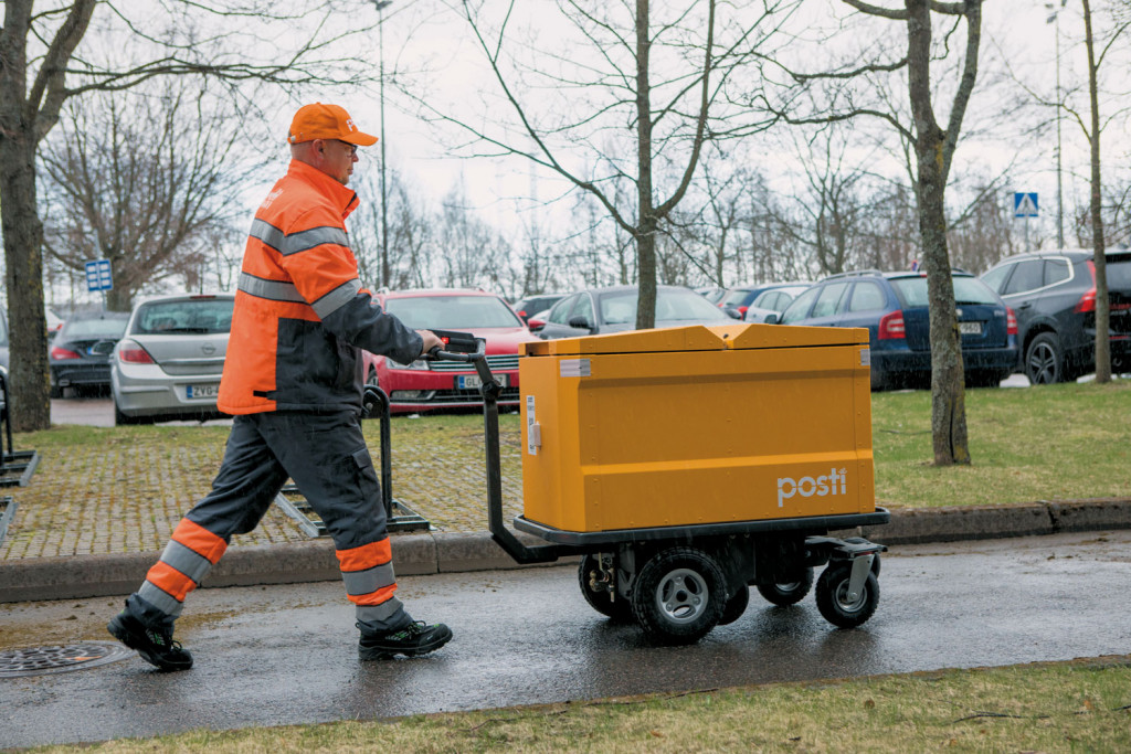 Finnischer Pöstler mit dem KYBURZ eTrolley